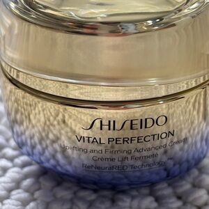 Shiseido Vital Perfection Cream in Blue Jar